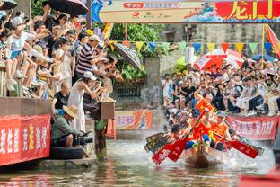 达米安本场数据：2射2正进一球，贡献3解围1拦截2抢断，获评7.1分